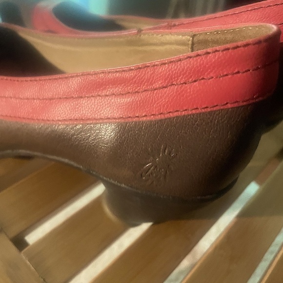 FLY London (Euro 38, US 7.5) Retro Women's Brown & Pink Cone Heel Leather Pumps - Picture 4 of 12